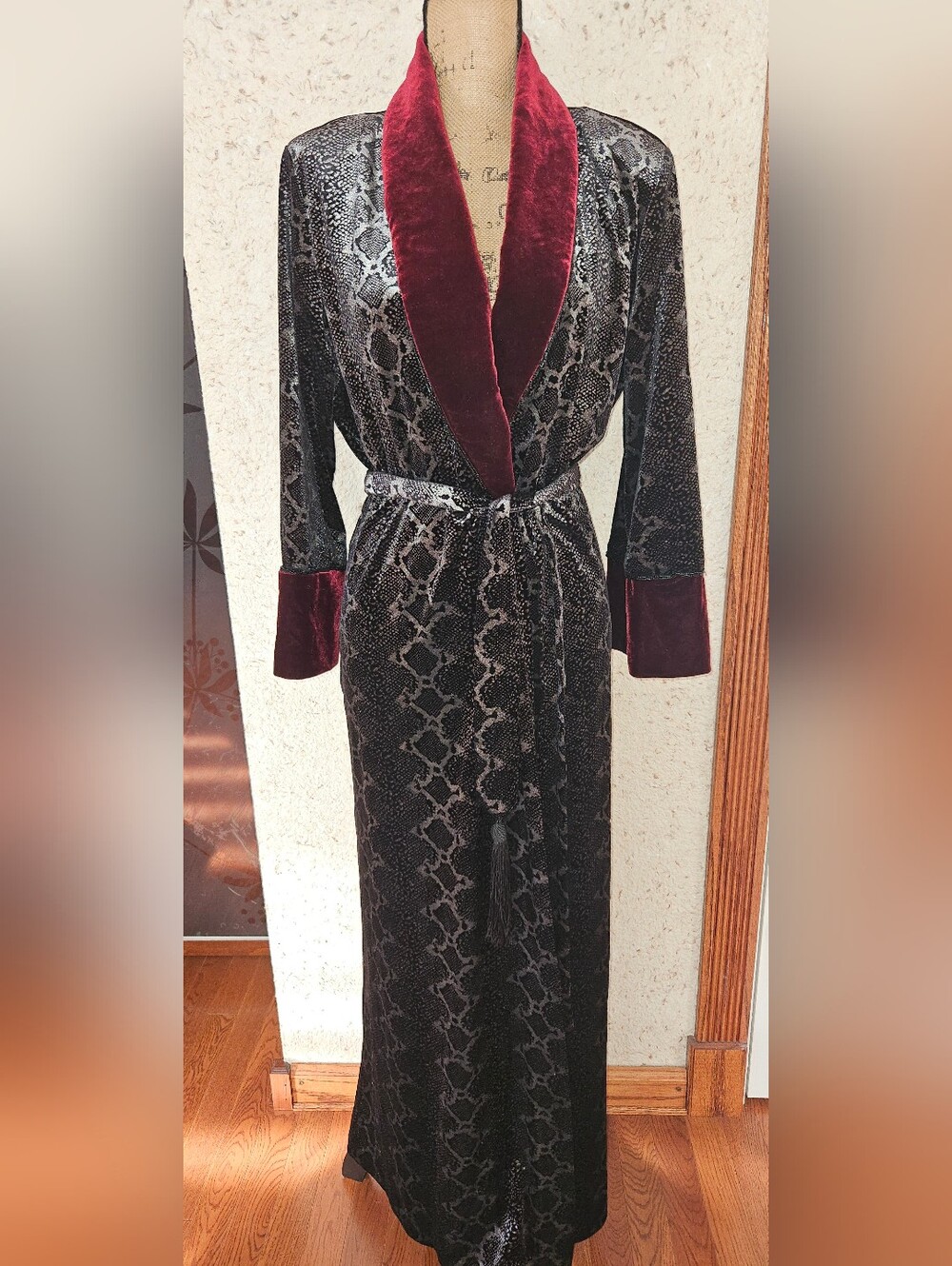 Brand New Roal And Elegant Black & Burgundy Velvet-Trim Snake Print Long Robe